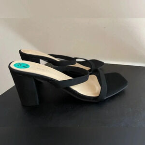 Wellsfountn black mules block heel y2k style Friends style 90’s chunky
